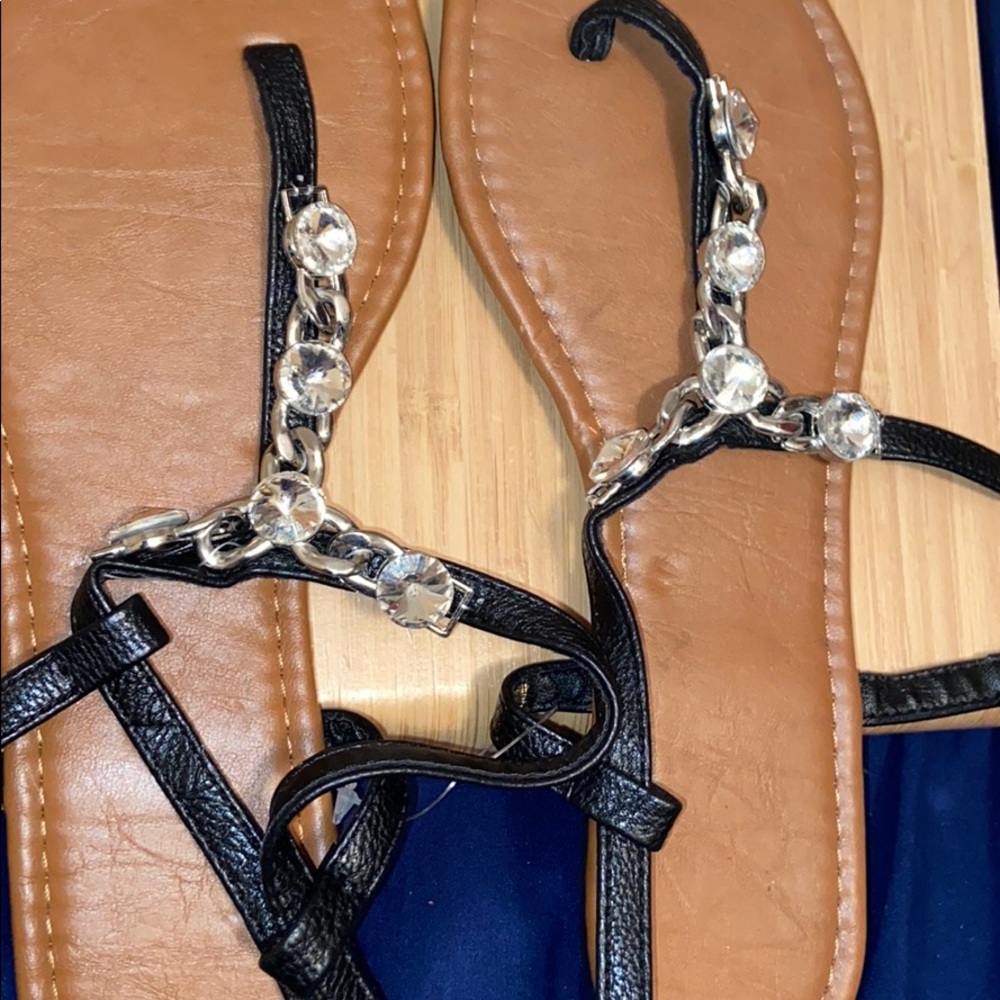 🌸NWOT chain sandals